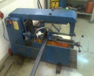 Metal cutting machine
